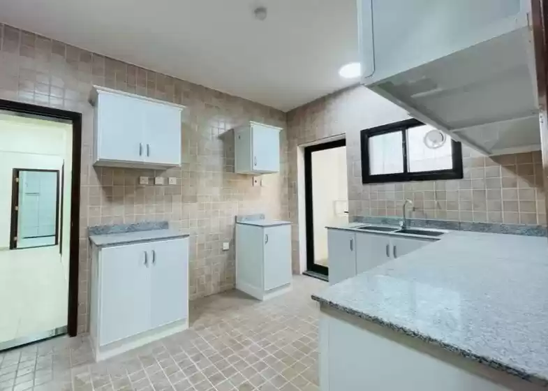 Wohn Klaar eigendom 2 Schlafzimmer U/F Wohnung  zu vermieten in Al Sadd , Doha #10763 - 1  image 
